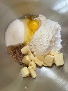 ingrédients : oeuf, sucre, farine, noisette, beurre